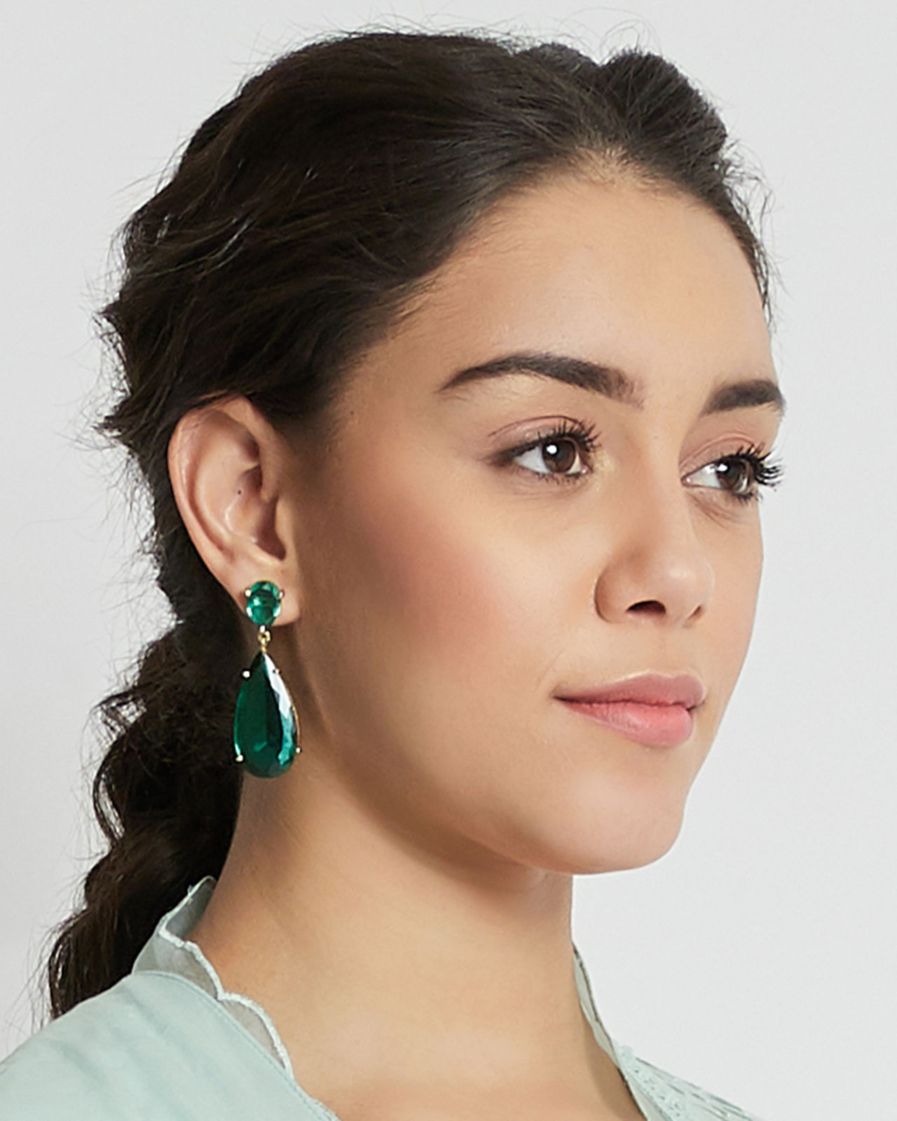 Women-earrings-handcrafted-by-Ritika-Goel-all-metal-22K-GOLD-earring-jewelery-Shenaro_Lifestyle-RGE0203-2