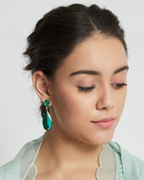 Women-earrings-handcrafted-by-Ritika-Goel-all-metal-22K-GOLD-earring-jewelery-Shenaro_Lifestyle-RGE0203-4