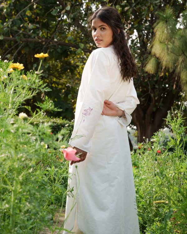 Ahmev’s Elusive Beauty Kurta: Perfect for Any Occasion with a Sense of Simplicity