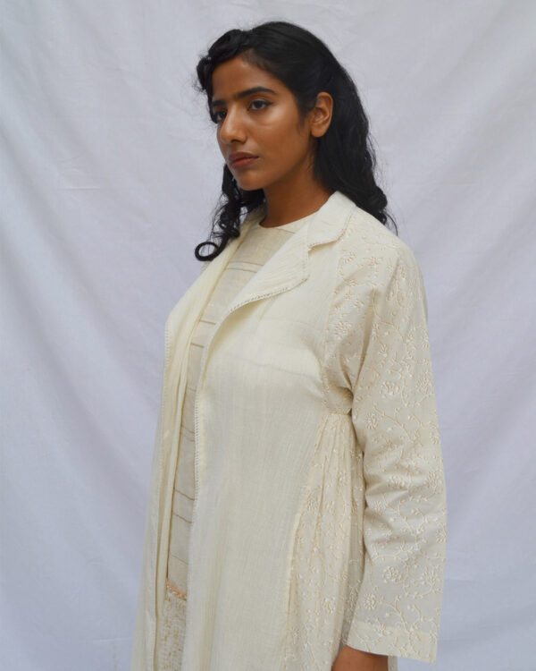 Ahmev’s Ivory Color Jacket: A Chic Addition to Your Wardrobe