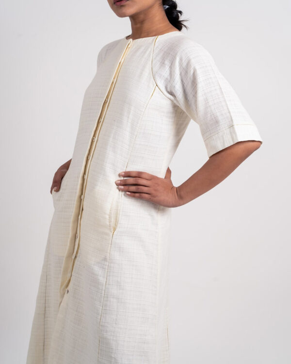 Upgrade your wardrobe with Ahmev’s raglan sleeve Khaadi dresses
